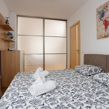 Lovely 2 Bedroom Apartment Near Old Town Bukarest Exterior foto