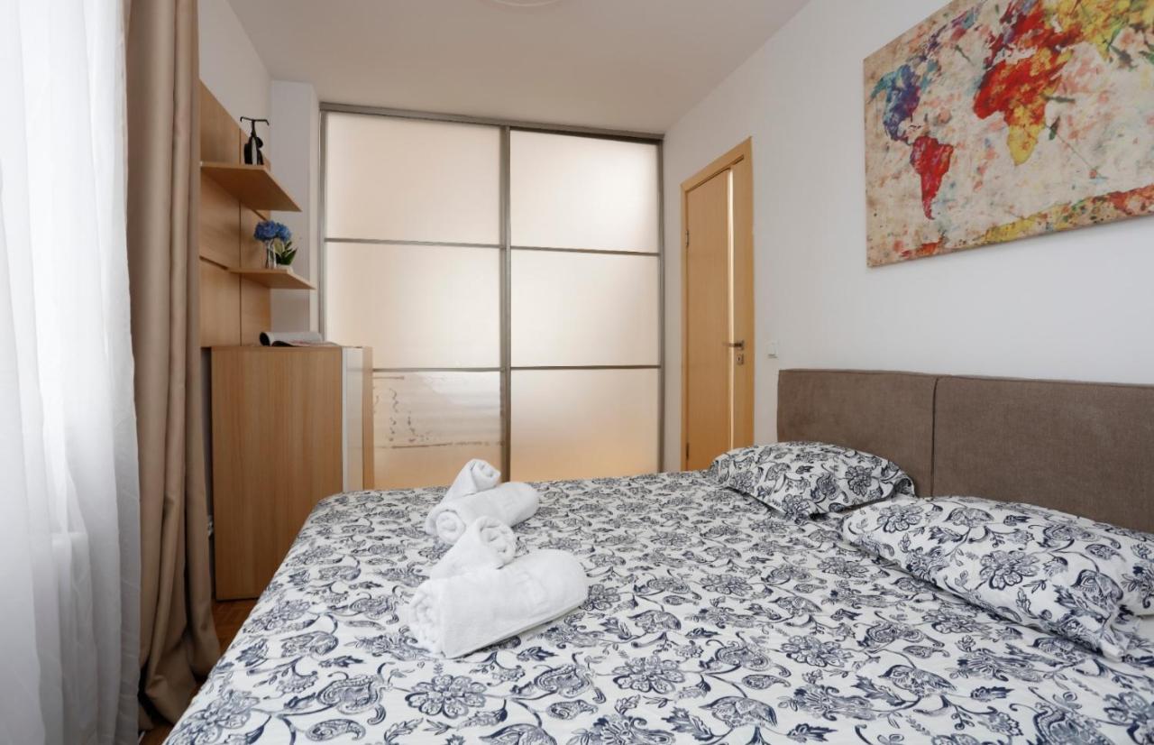 Lovely 2 Bedroom Apartment Near Old Town Bukarest Exterior foto