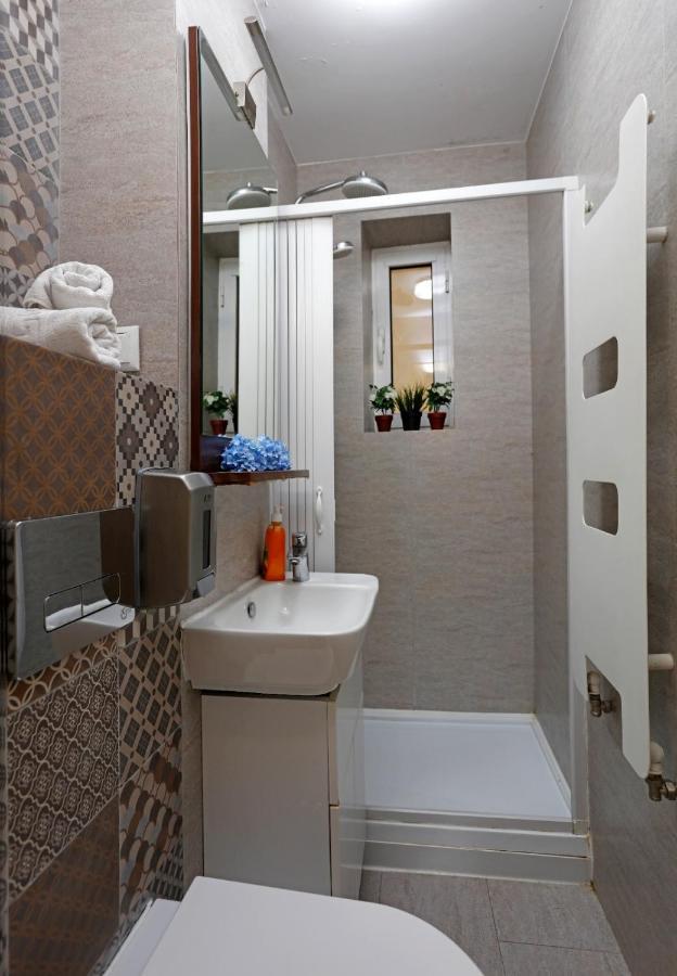 Lovely 2 Bedroom Apartment Near Old Town Bukarest Exterior foto